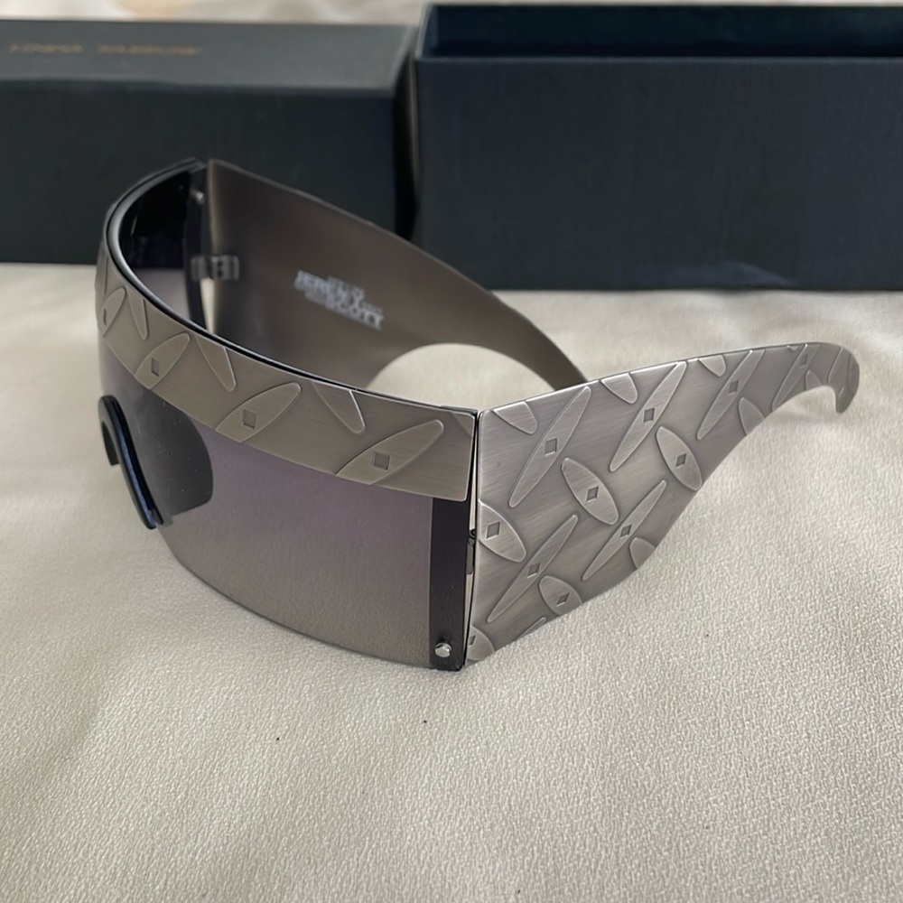 Linda Farrow X Jermey Scott Toolbox sunglasses